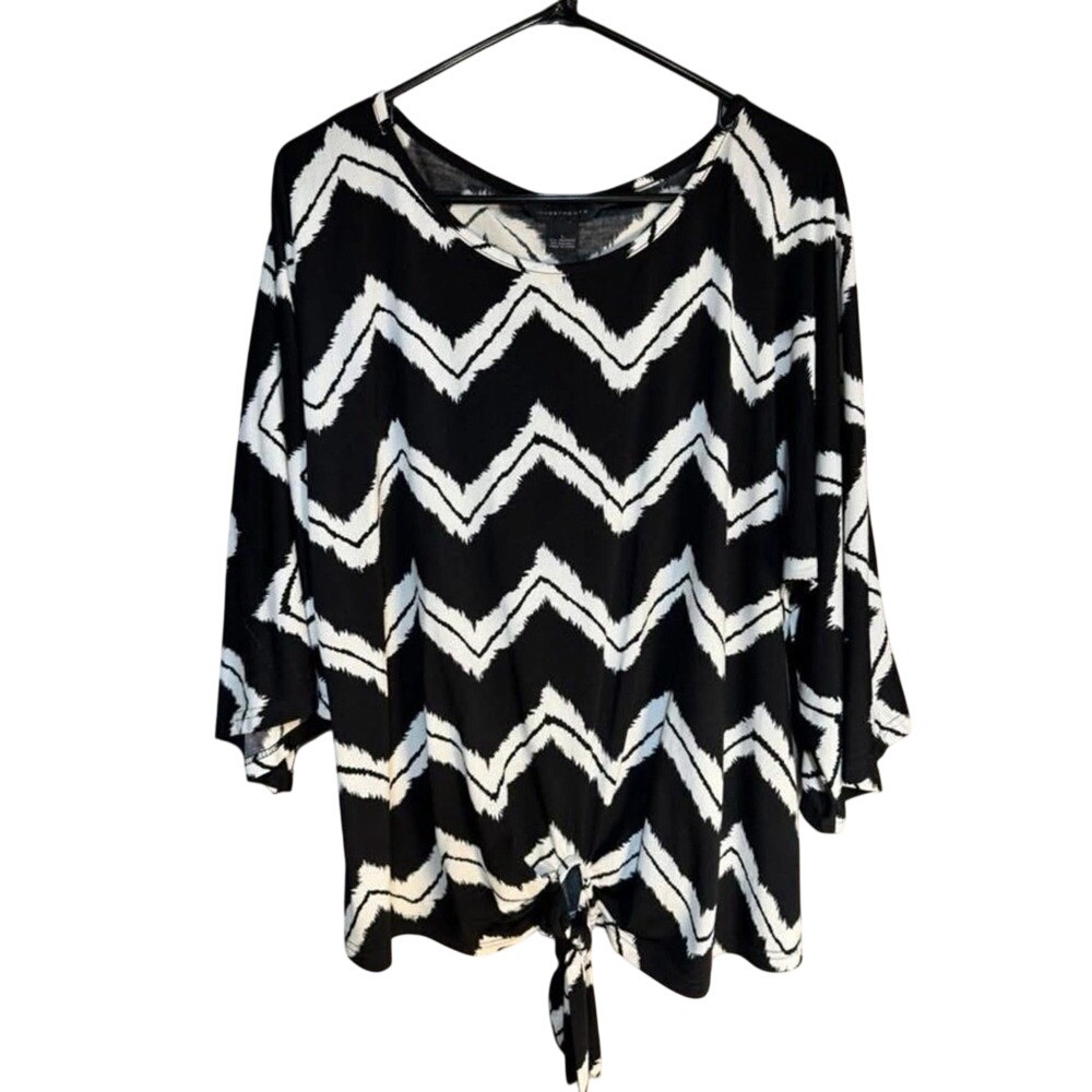 Investments Black and‎ White Zigzag Blouse - Picture 2 of 2